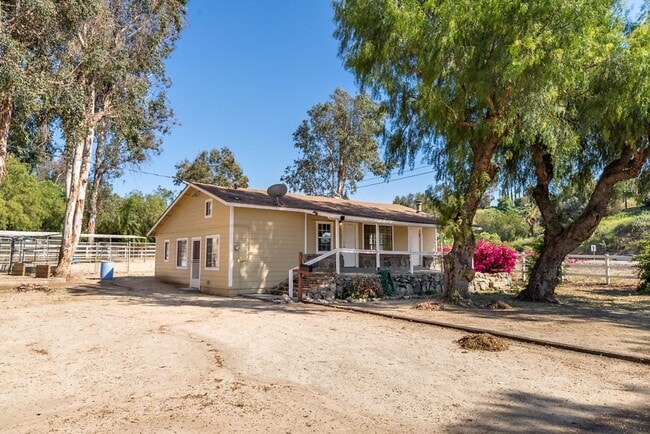 One bedroom Guest House on Horse Property - One bedroom Guest House on Horse Property