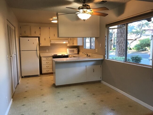 Photo - Great 2 bed 1 bath condo available for fall move in!