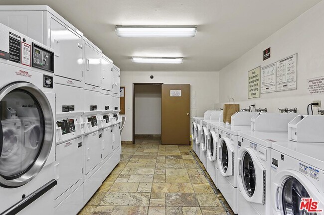 Laundry In Building - 525 S Ardmore Ave Unit 261
