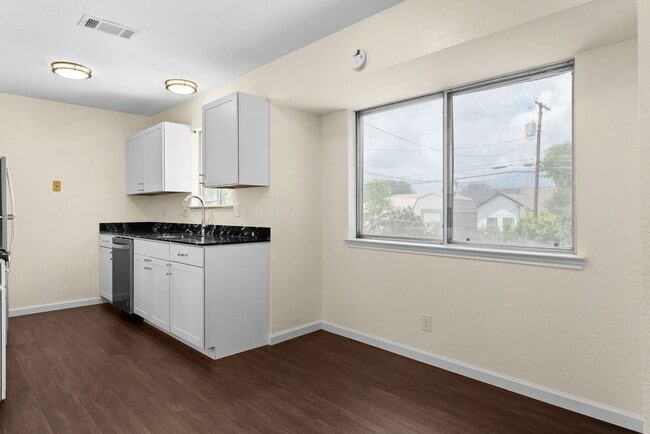 Photo - 2013 Hinkle Ave