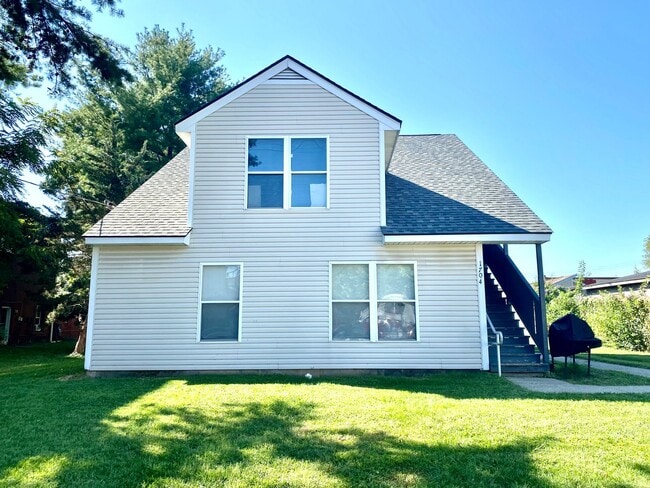 Building Photo - Remodeled 3 bedroom apartment in Portland ... Unit 1704-2