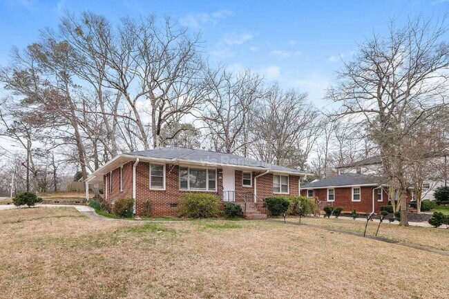 Photo - 2065 Cambridge Ave