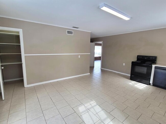 Photo - 1218 Graham Dr