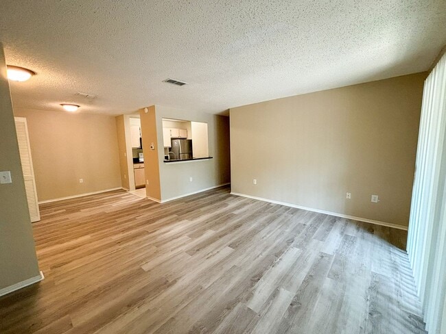 Photo - Windsor Park #523 - Pet Friendly!