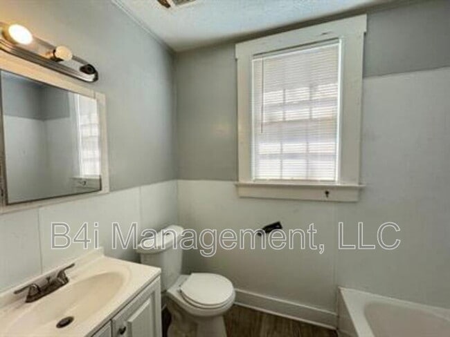 Photo - 1111 Henry Ave