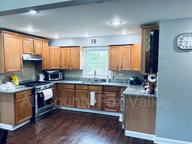 Photo - 1925 W Schaumburg Rd