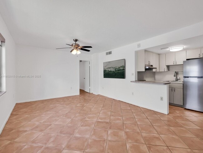 Building Photo - 619 Euclid Ave Unit 2D Rental