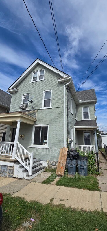 Building Photo - 61 E Goepp St Unit Rear Rental