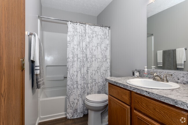 2BR, 1 BA - 960 SF - Garden - Bathroom