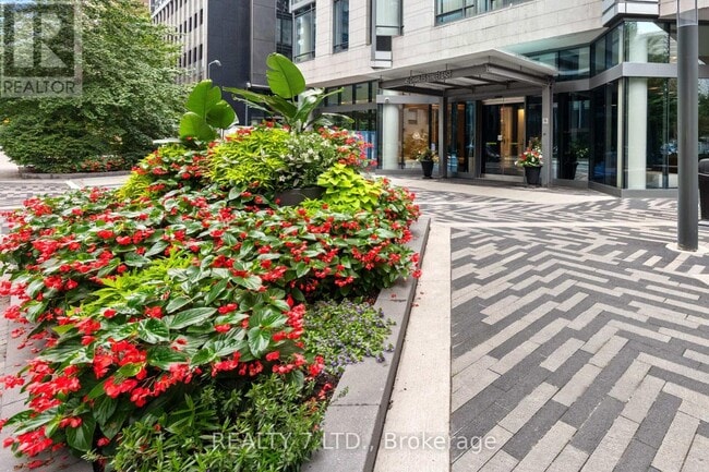 Photo - 45 Charles St E Unit 1808