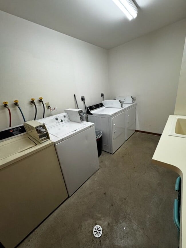 Photo - Cozy 1-Bedroom, 1-Bath Apartment in Onalaska - Perfect Location! $950 Available12/01/2025 Unit 558 Braund Street -  23