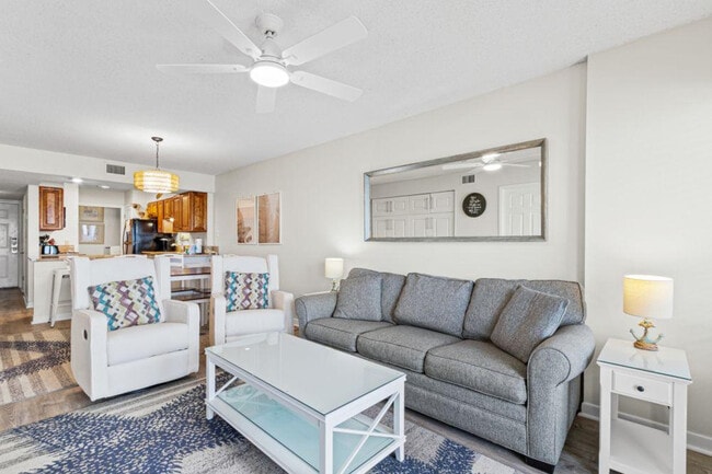 Building Photo - 409 E Beach Blvd Rental