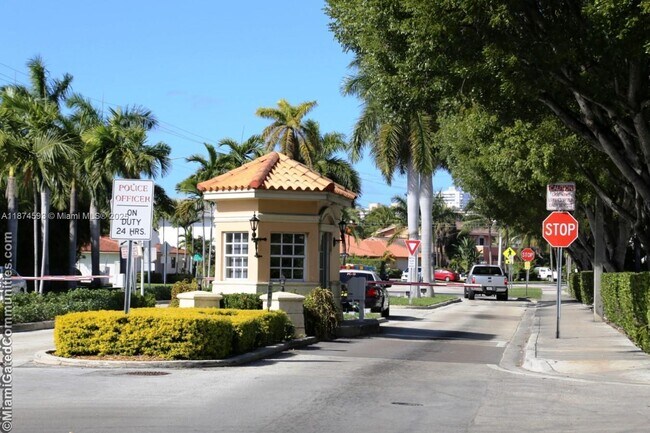 Photo - 3626 NE 168th St Unidad 404