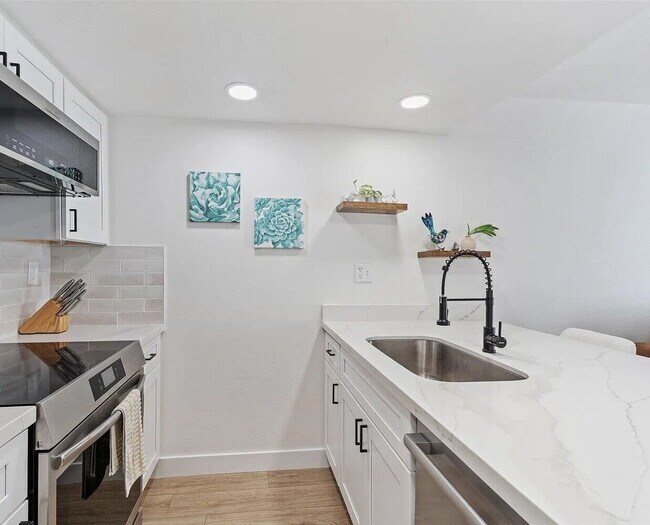 Photo - 3033 E Devonshire Ave