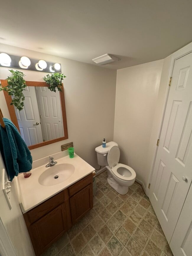 Photo - 695 Old Leetown Pike