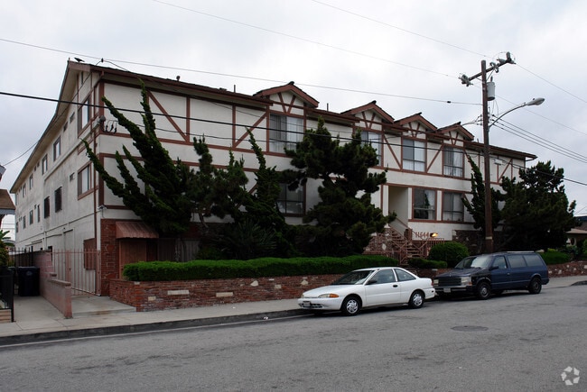 Building Photo - Crestridge Apartments