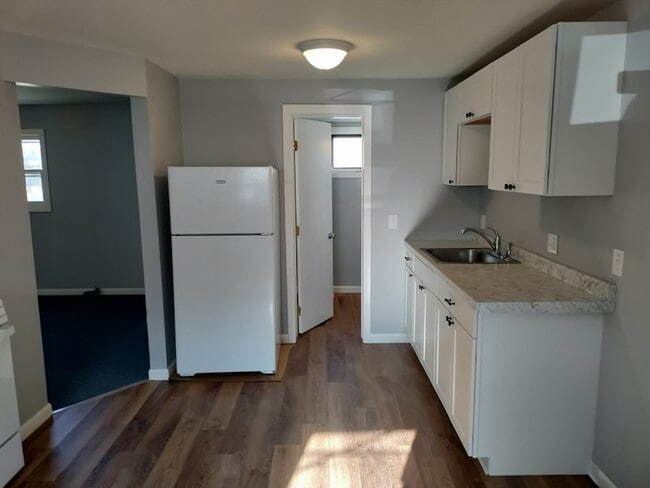 Building Photo - 164 Elm St Unit 2