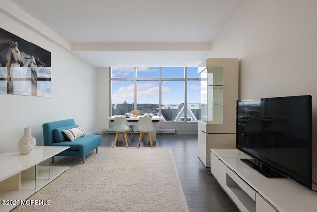 Building Photo - 20 Melrose Terrace Unit 502