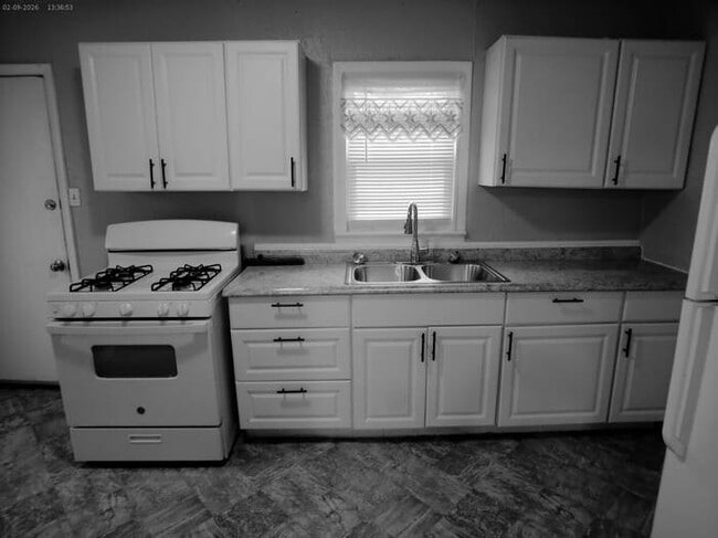 Photo - Cozy 1 bedroom and 1 bath ranch home located off 23rd St & S Arlington Ave in Independence.