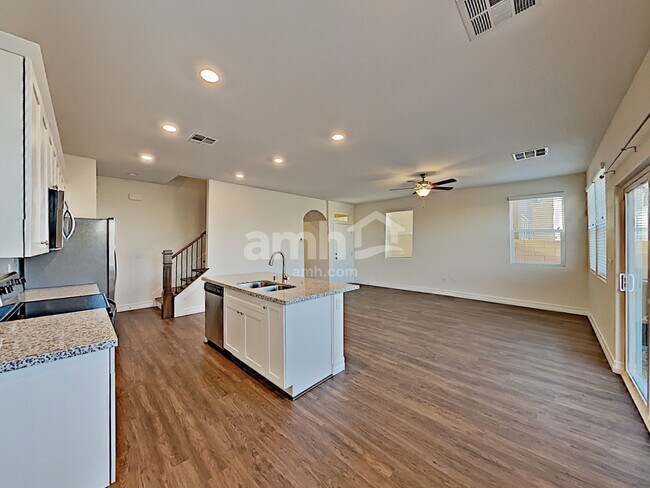 Photo - 5866 Petronius St