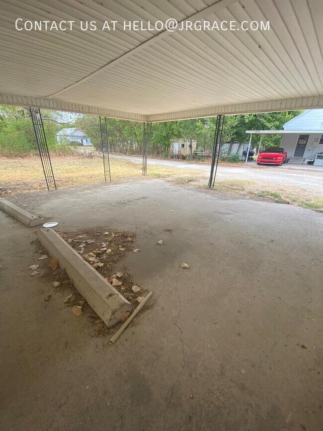 Photo - 600 E Navarro St