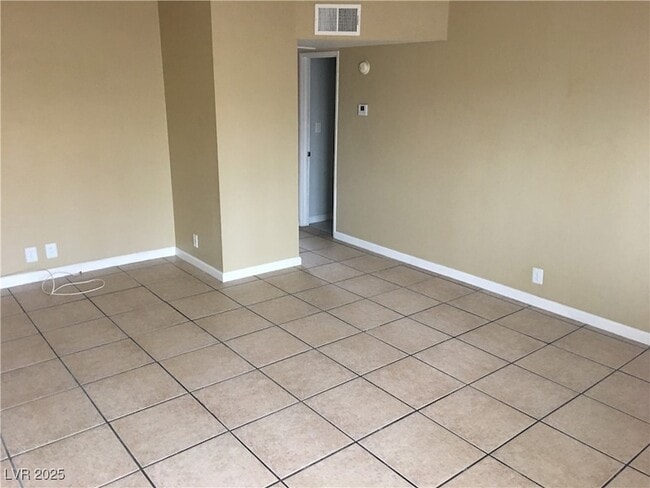 Building Photo - 5248 Pebble Beach Blvd Unit B Rental