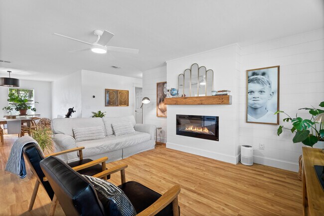 102 Lauren Ln