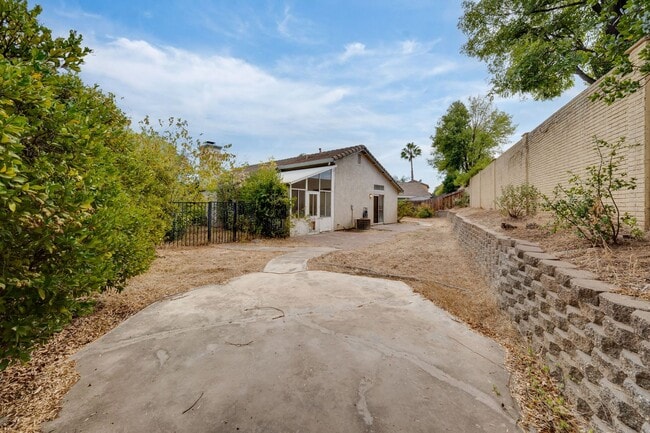 6115 Brahms Ct