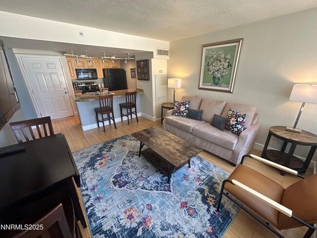 Building Photo - 450 N Arlington Ave Unit 606