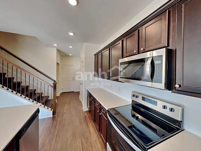 Photo - 2023 Williamshire Ln