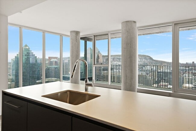 Photo - 1205 Pl. Phillips Unité 3710