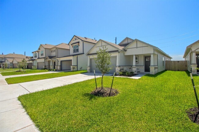 Building Photo - 6643 Escondido Dr