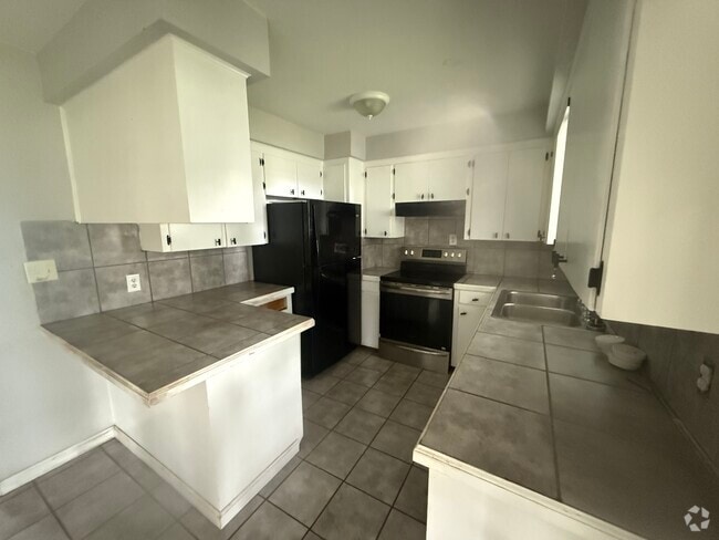 Building Photo - 5602 Montgomery Dr Rental