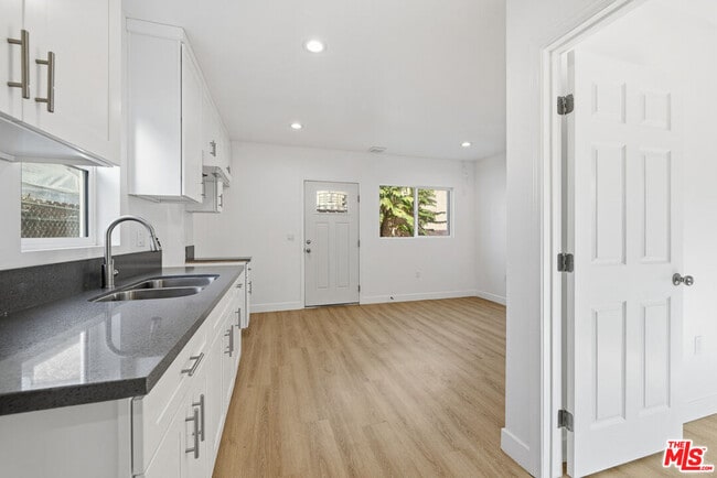 Photo - 222 E Vernon Ave