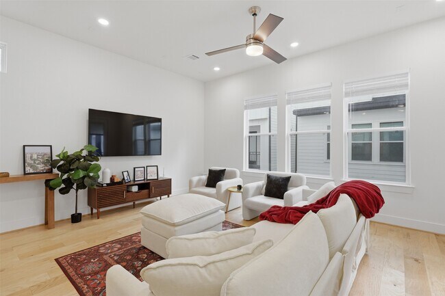 Photo - 714 W Donovan St
