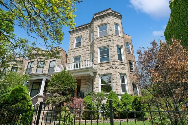 Photo - 1408 W Belle Plaine Ave Casa