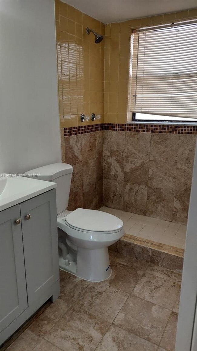 Photo - 2240 Van Buren St Unit B1