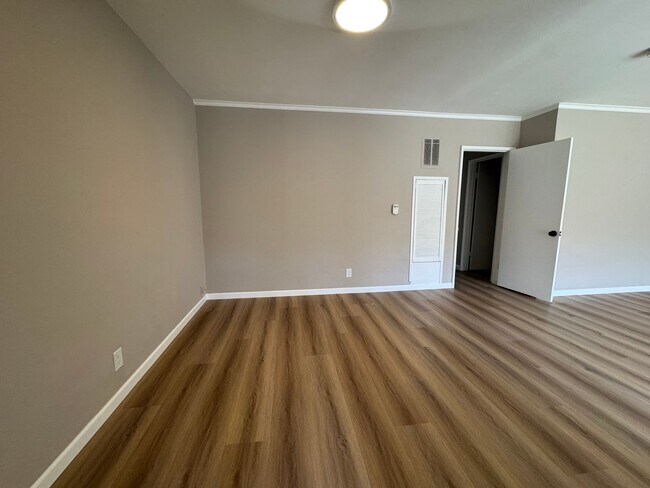 337 Rexford Dr Unidad 337 S Rexford Dr Unit 6