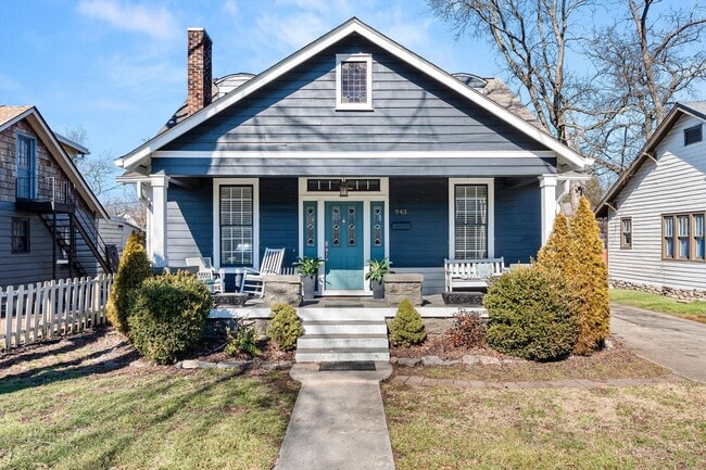 Building Photo - East Nashville Beauty in super convenient location!