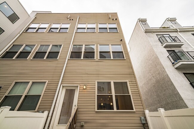 Photo - 1612 Ogden St Unit B - 1st. Floor