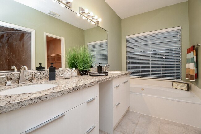 Photo - 4202 Creek Hollow Ln