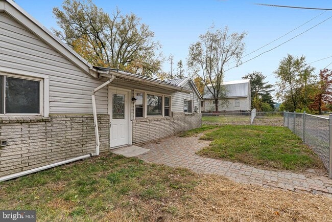 Photo - 1915 Rettman Ln