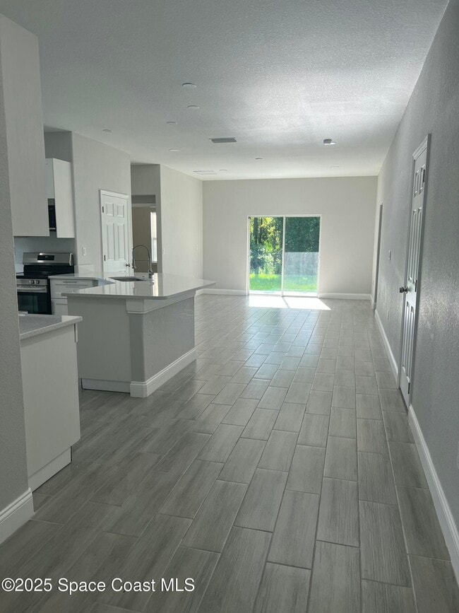 Photo - 571 San Filippo Dr SE