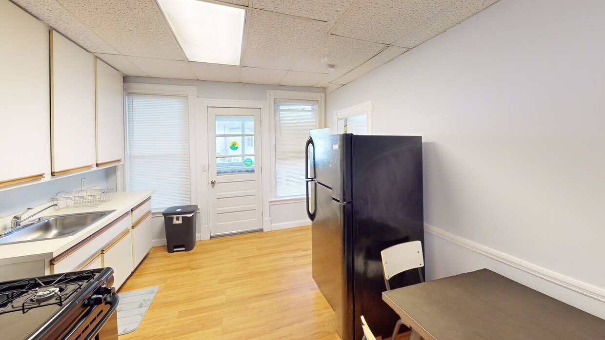 Photo - Private bedroom in 3 bed/1 bath Home