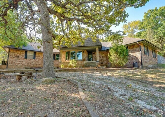 Building Photo - 331 Chickasaw Dr Rental