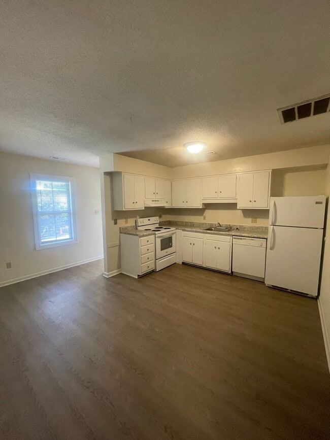 Photo - 1402-M Gorman St. 1 Bedroom / 1 Bathroom ~... Unit 1402-M
