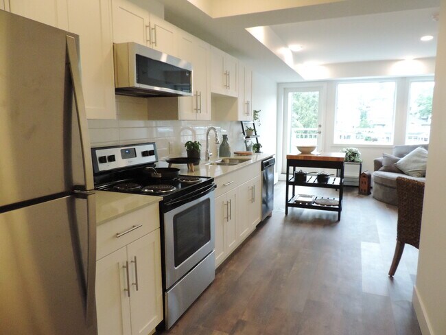 Beautiful 1 Bedroom 1 Bath with Balcony