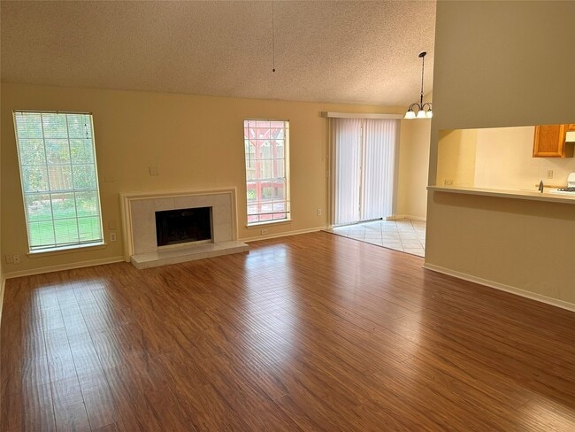 Photo - 2831 Lakefield Way