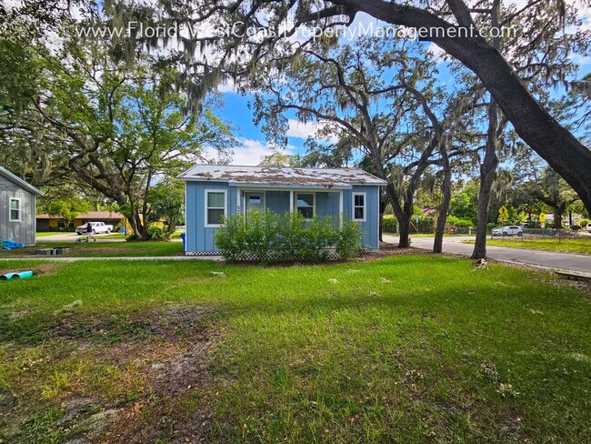 Building Photo - ADORABLE 2 BEDROOM/1 BATH COTTAGE! BRADENTON! ANNUAL LEASE!