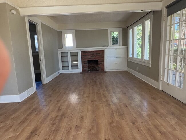 Photo - "Charming Riverside Retreat: Cozy 2-Bedroom Home with Modern Comforts!"